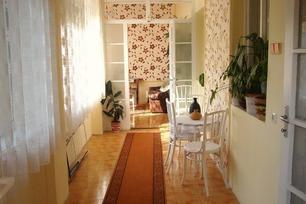 Вилла Hajnal Apartman Дьюла Номер фото