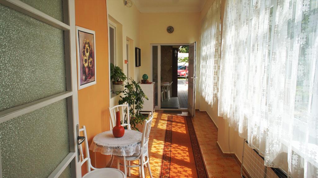 Вилла Hajnal Apartman Дьюла Экстерьер фото